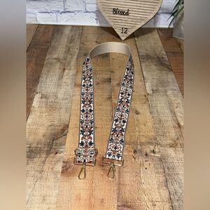 Embroidered floral replacement purse bag strap 
Excellent condition